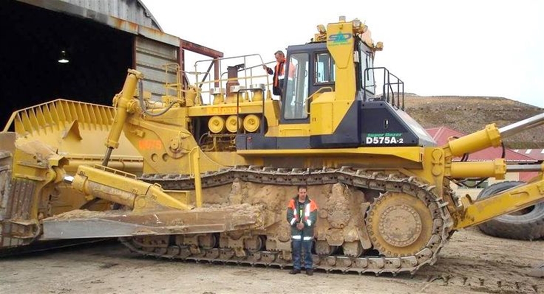 Komatsu D575A