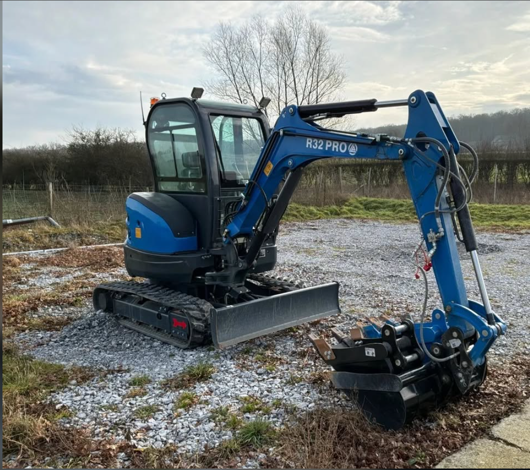2022 Rippa R32 Pro 3.2t zero-tail swing mini digger