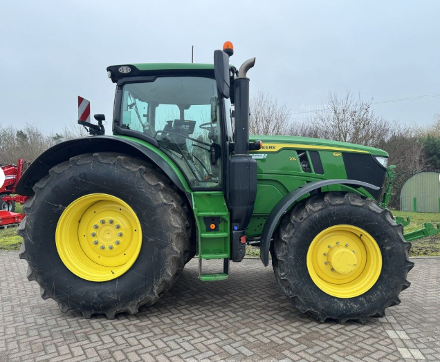 John Deere 6R215