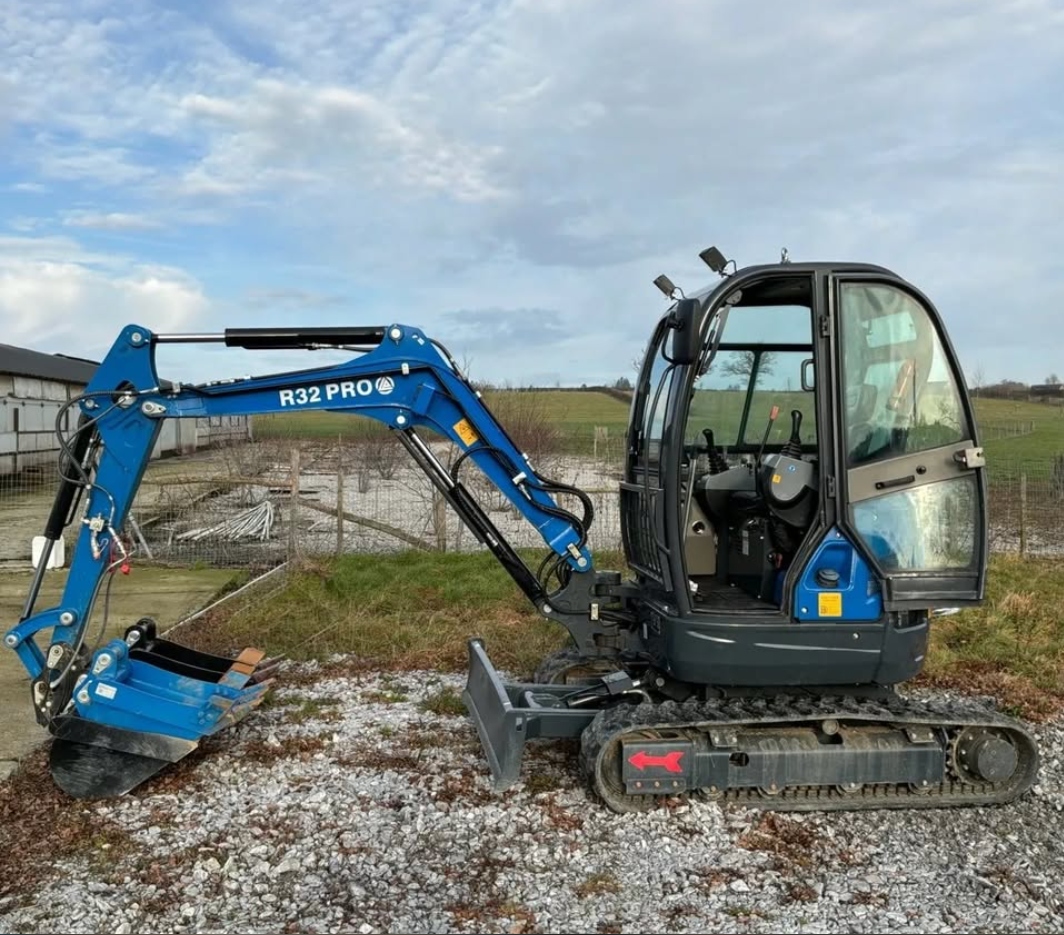 2022 Rippa R32 Pro 3.2t zero-tail swing mini digger