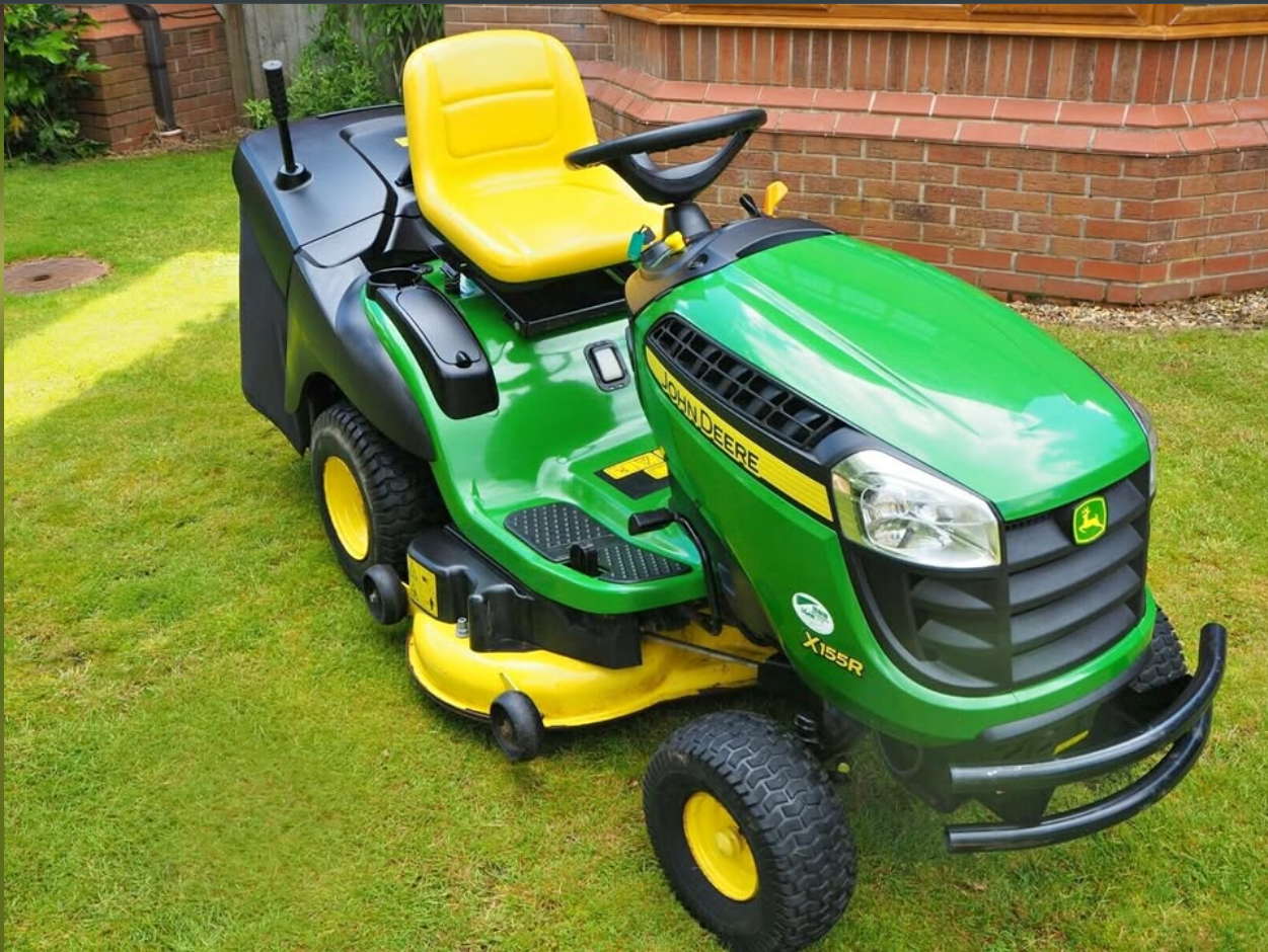 2022 John Deere ride-on lawn mower/garden tractor. 42" cut